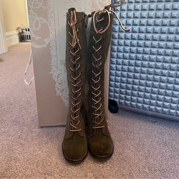 Olive green suede lace up knee boot size 7.5 Boho hippie chic wood heel - Picture 5 of 6
